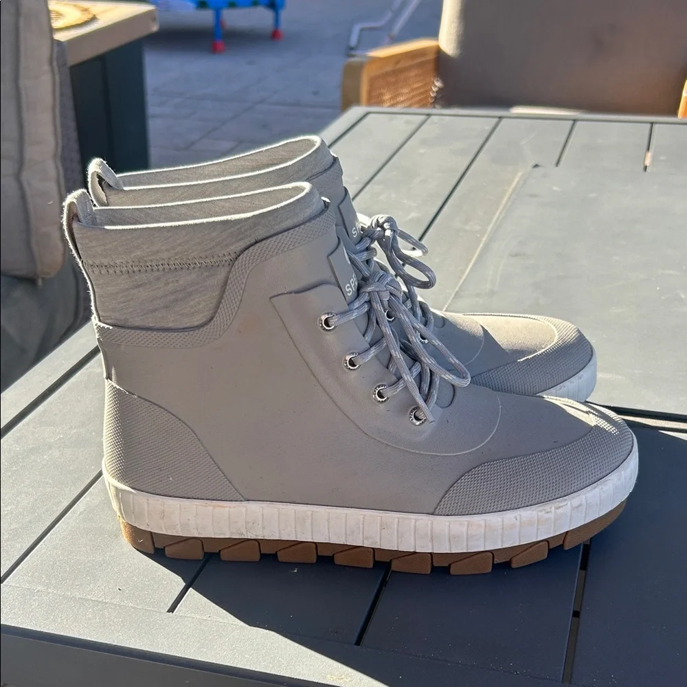 Sperry light gray